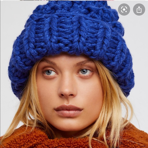 Free People Accessories - Free People Chunky Bobble Knit Beanie